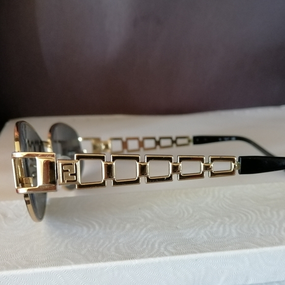 Vintage Fendi Sunglasses Made in Italy 135 Gold Black 90S - Picture 1 of 5